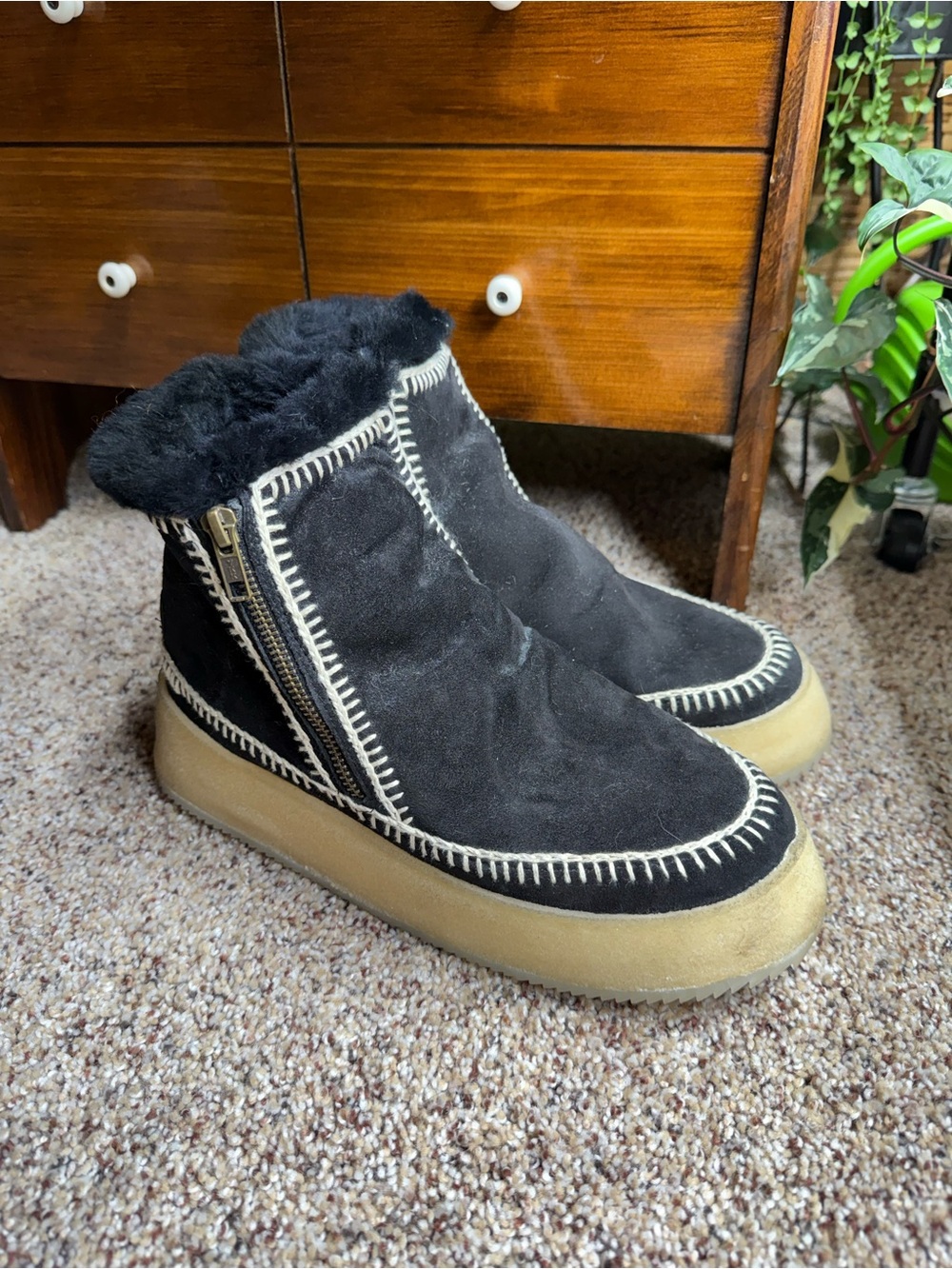 Laidback London Suede Platform Boot - Picture 4 of 7